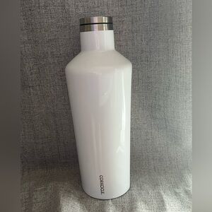 CORKCICLE 60oz Canteen- white